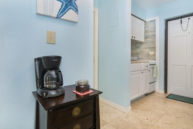 Building Photo - 751 Ocean Dr