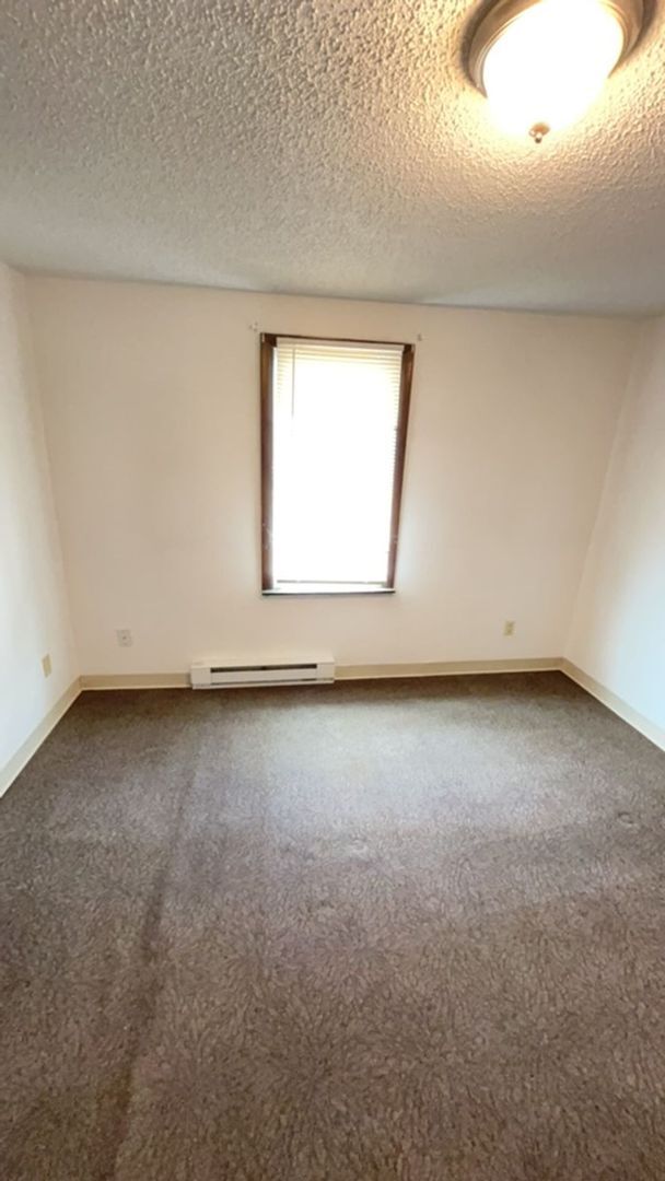 Building Photo - PRICE REDUCED + $500 OFF Firtst Months rent = Leasing Win!