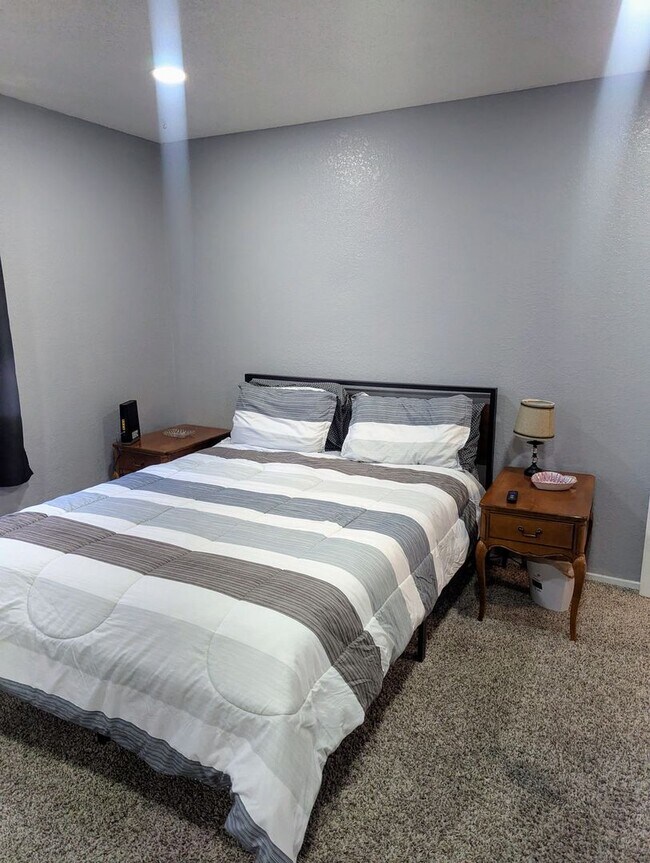 Building Photo - Furnished Rock l - Condo