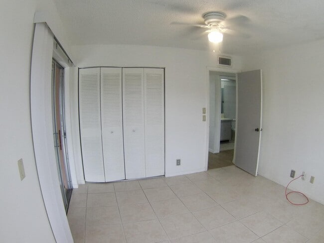 Building Photo - 556 Capri L