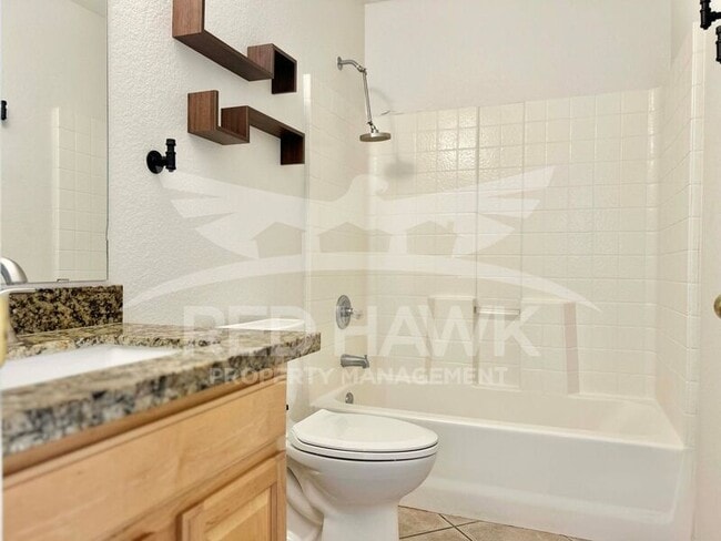 Building Photo - 721 E Sheffield Ave