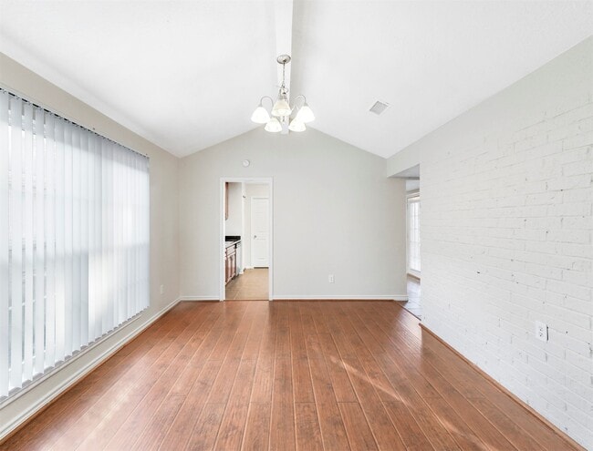 Building Photo - 817 Willow Creek Dr