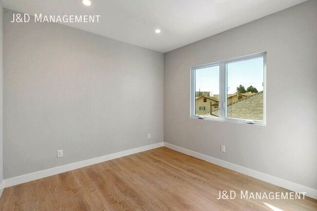 Building Photo - Brand New Build - Beautiful New Townhome