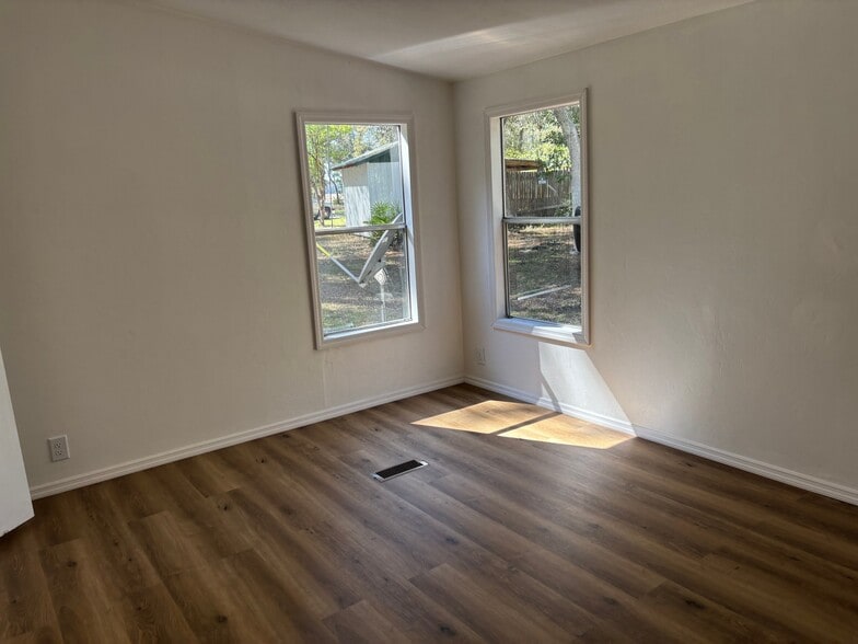Building Photo - 56 NE 441st Ave