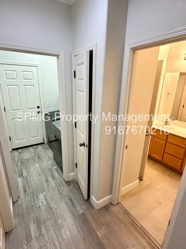Building Photo - 5755 Bridgecross Dr