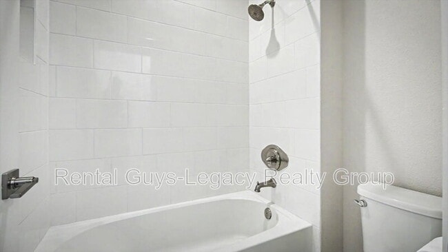 Building Photo - 409 Crestview Dr