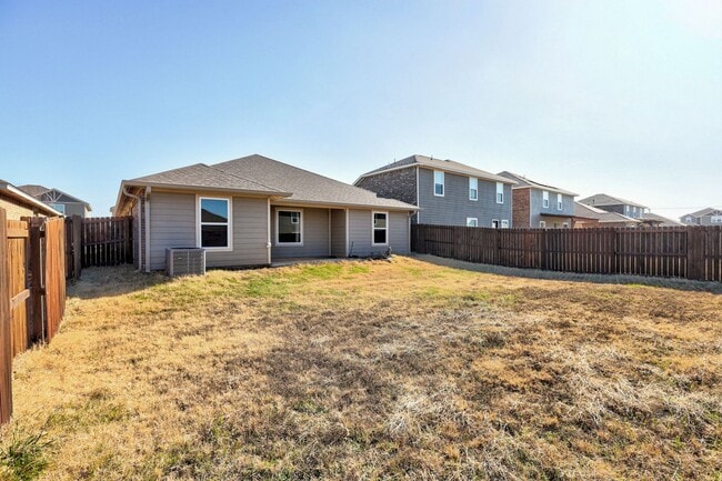 Building Photo - $500 Off the First Full Months Rent!!