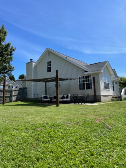 Building Photo - 5121 Saddle Cir