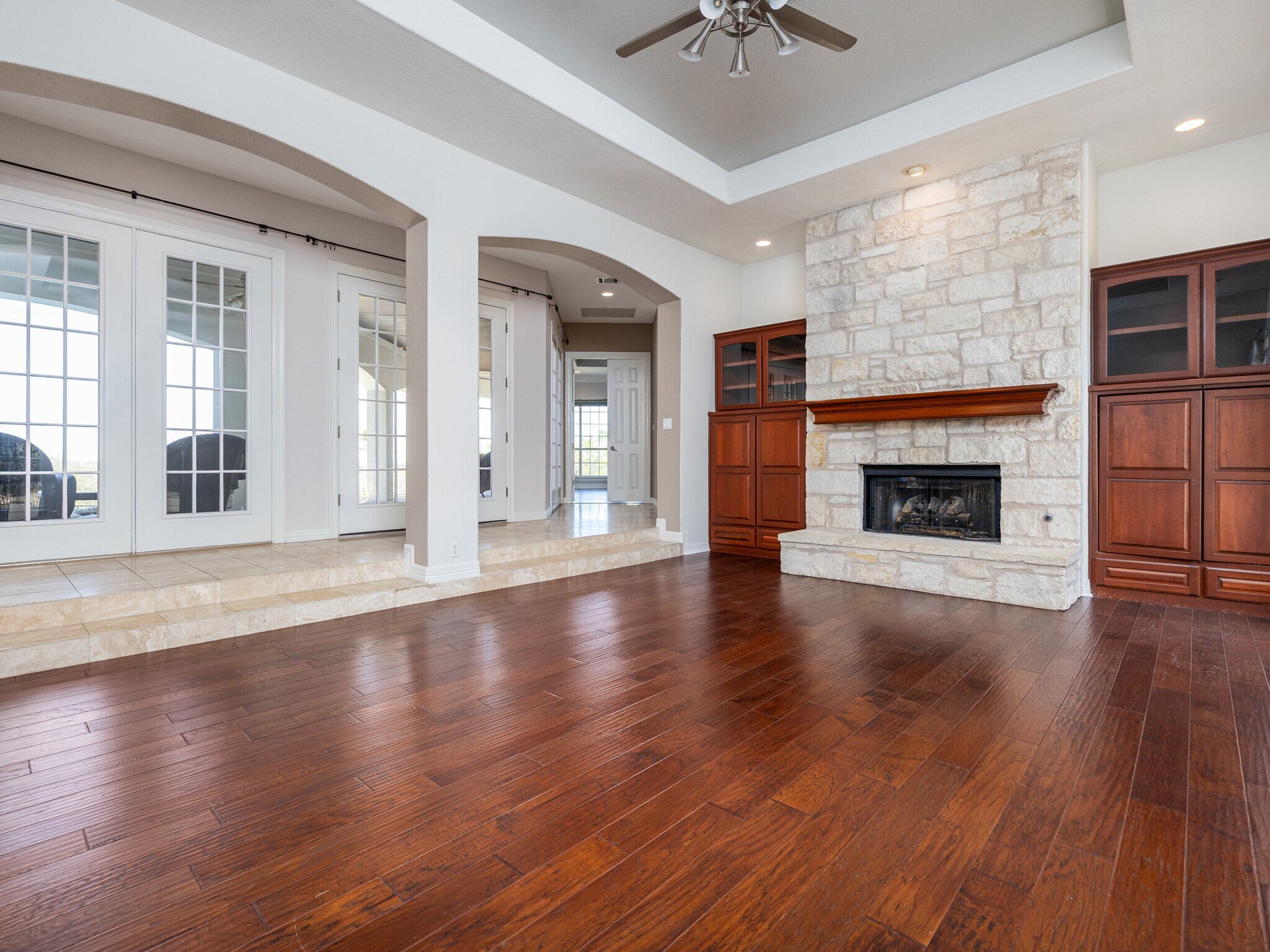 Building Photo - 9805 Big View Dr