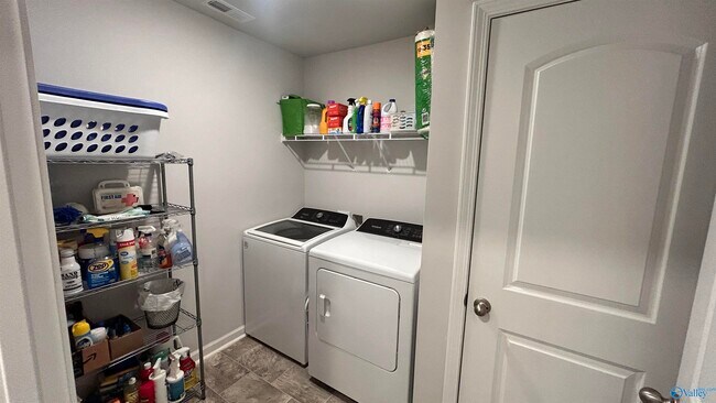 Building Photo - 174 Meadow Ridge Dr