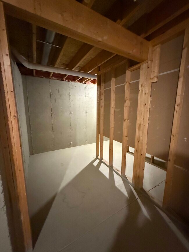Building Photo - 16994 54th Ave