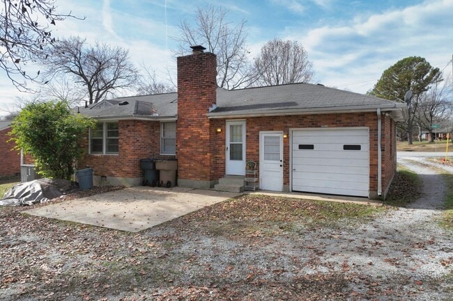 Building Photo - **WELL-LOVED AND WELL-MAINTAINED ONE-LEVEL CRIEVE HALL AREA HOME READY FOR YOU TO CALL HOME**