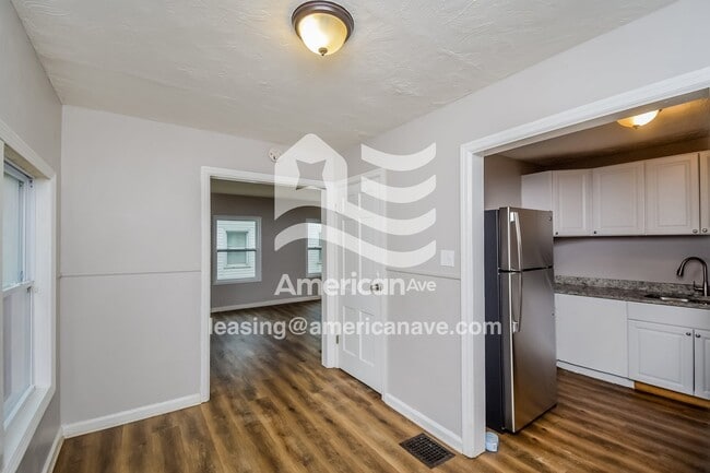 Building Photo - 3620 N Gladstone Ave