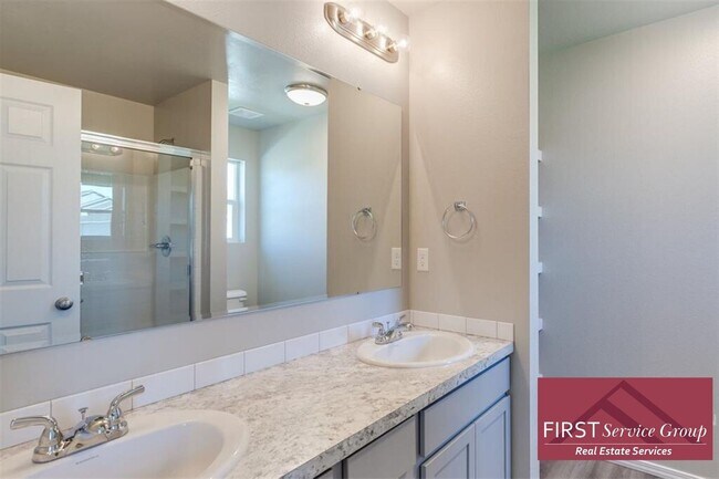 Building Photo - Newer Home Meridian!!!