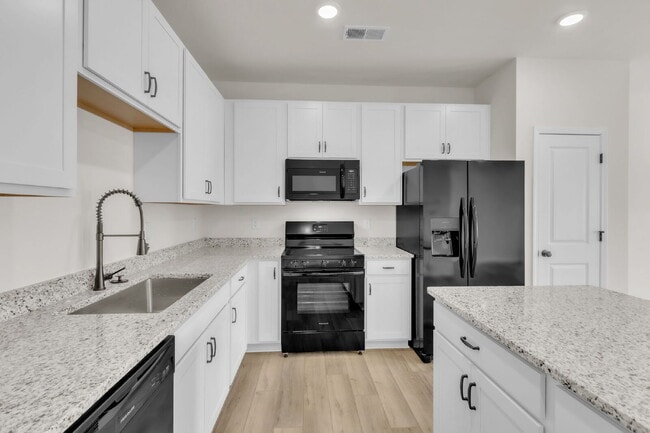 Building Photo - New Construction 3BR/2.5BA Townhome with Loft in Downtown Travelers Rest