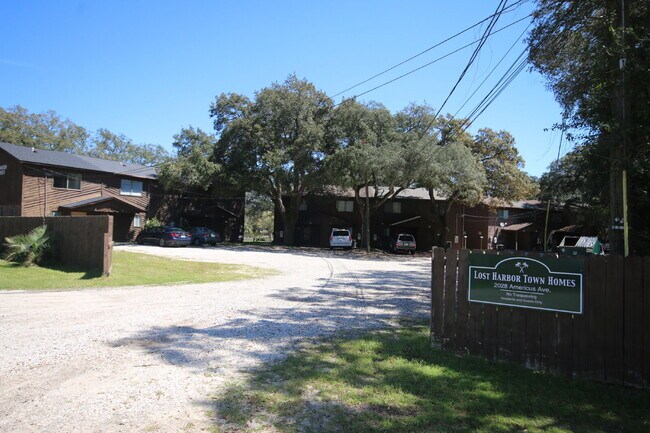 Building Photo - Beautiful Water-View 2BR/2BA Townhome – Flexible Leases, Pet Friendly, and ½ Off Deposit for Acti...