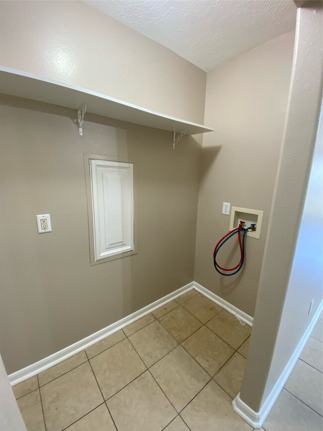 Building Photo - 8825 E Buffalo Cir