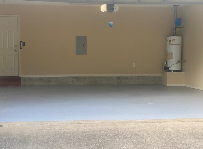 Building Photo - 8251 Magnolia Village Dr N