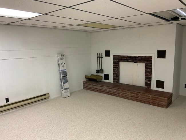 Building Photo - 9440 Spencer Rd