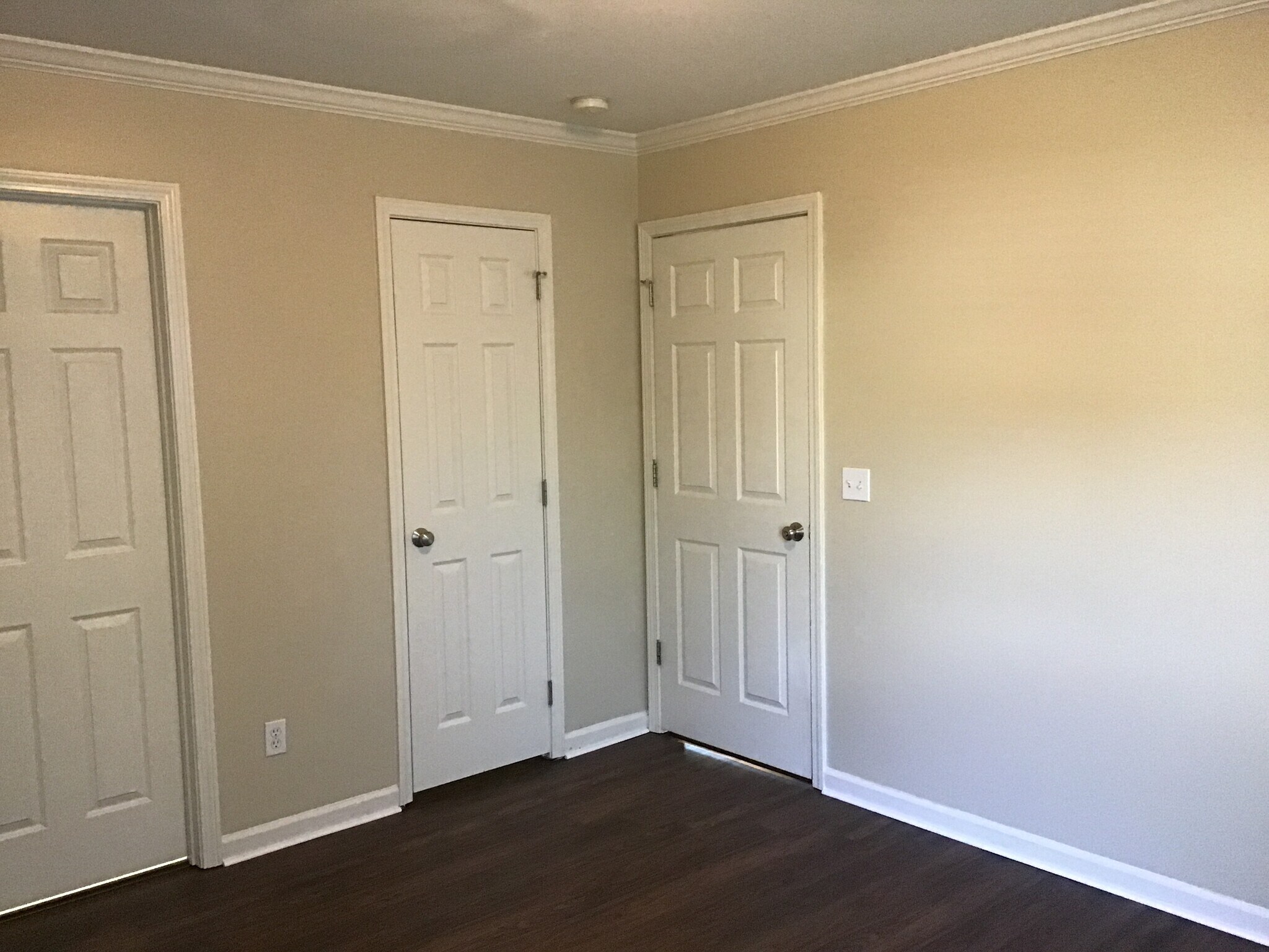 Building Photo - 195 Oakesdale Dr