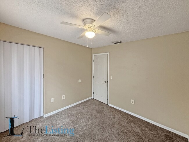 Building Photo - 5637 Viburnum Ct