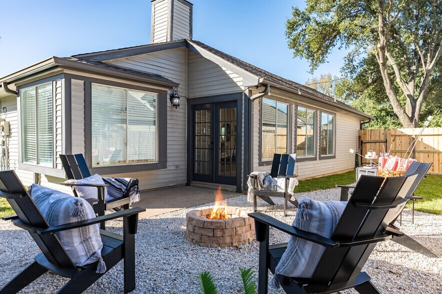 Building Photo - 20231 Linden Tree Dr