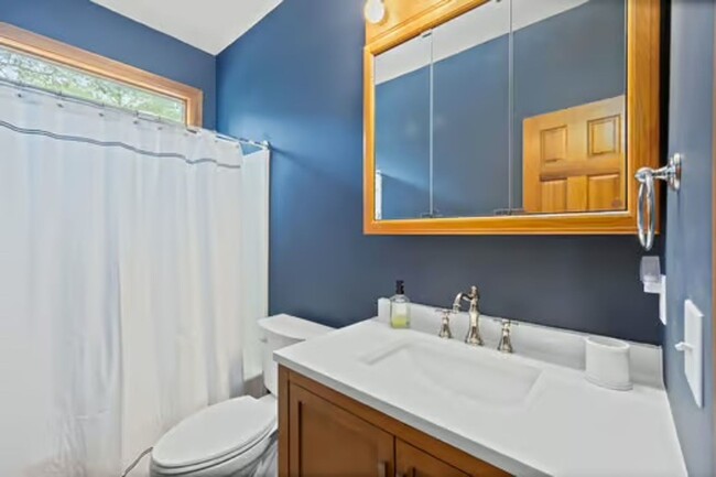 Building Photo - Silverton- Meticulous 4+ bedroom, 5ba, 2 car