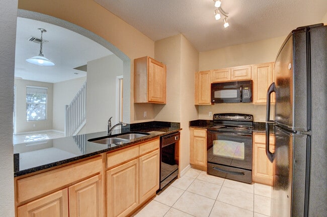 Building Photo - 121 Hemingway Ct