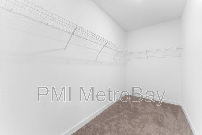 Building Photo - 17558 Holly Wl Ave