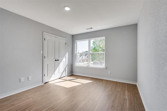 Building Photo - 314 Oak Creek Dr