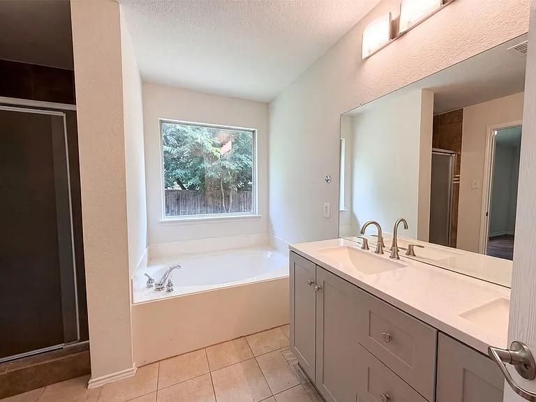 Building Photo - 2324 Glenhaven Dr