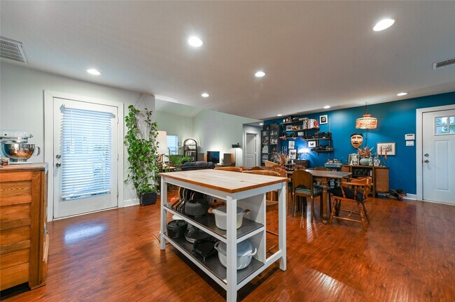 Building Photo - 1308 Ruthven St