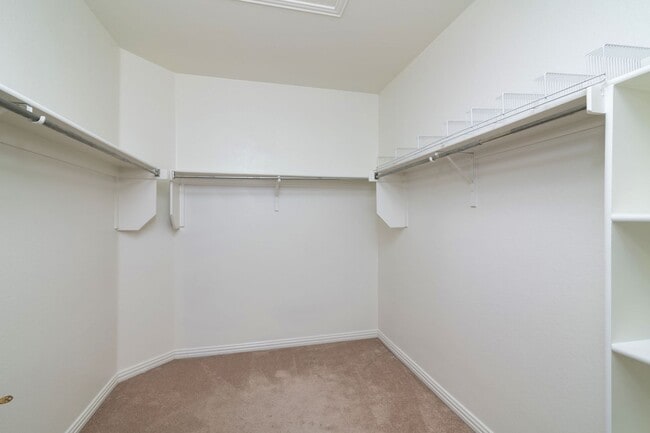 Building Photo - Townhome in Parker Estates!! READY for move in early June