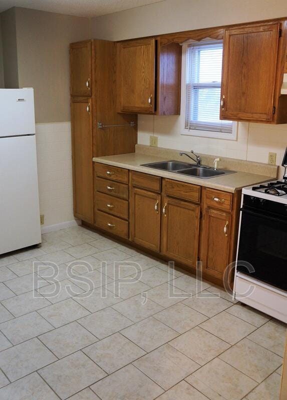 Building Photo - 1141 NE Chester Ave