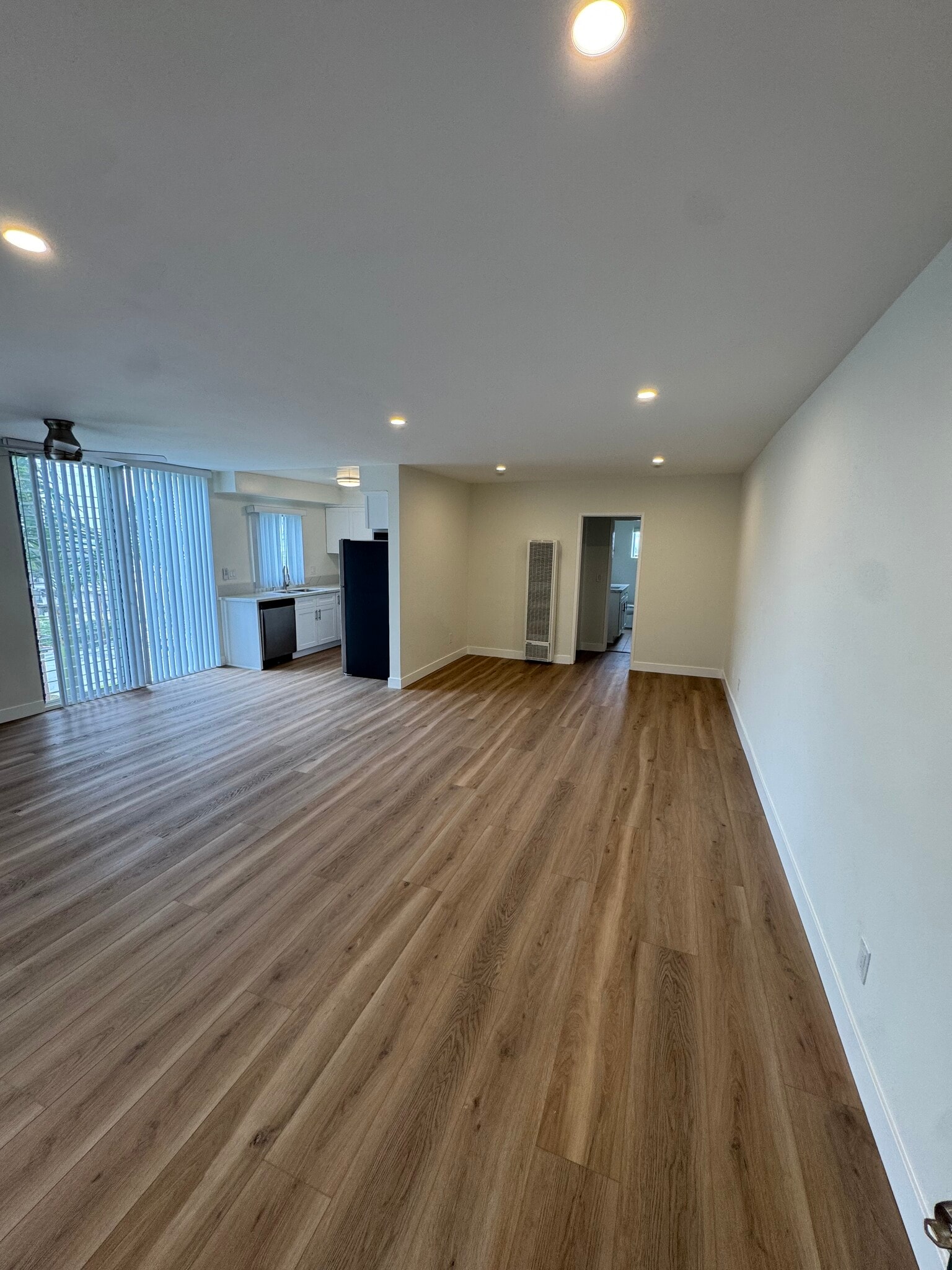 Living Room - 929 Larrabee Apartments