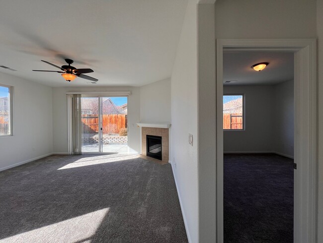 Building Photo - Single-level 3 bedroom, 2-bathroom home in Dayton, NV