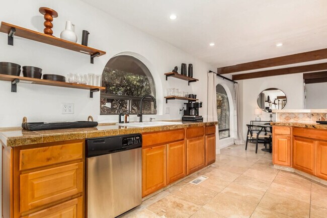 Building Photo - 32 San Patricio Dr