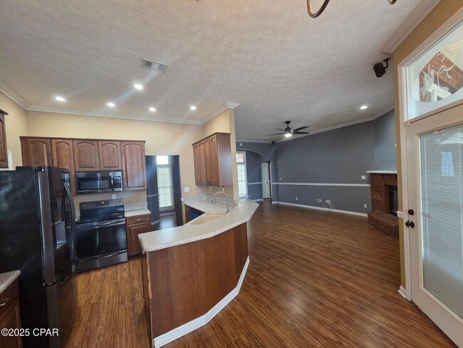 Building Photo - 5209 Hickory St