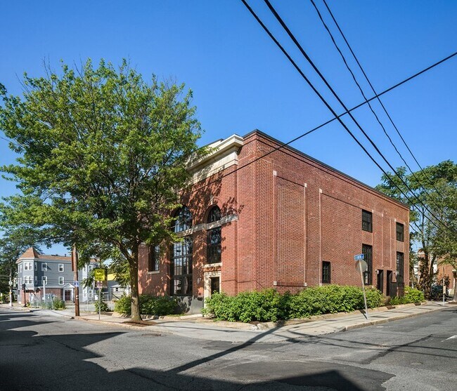 Building Photo - 75 School St