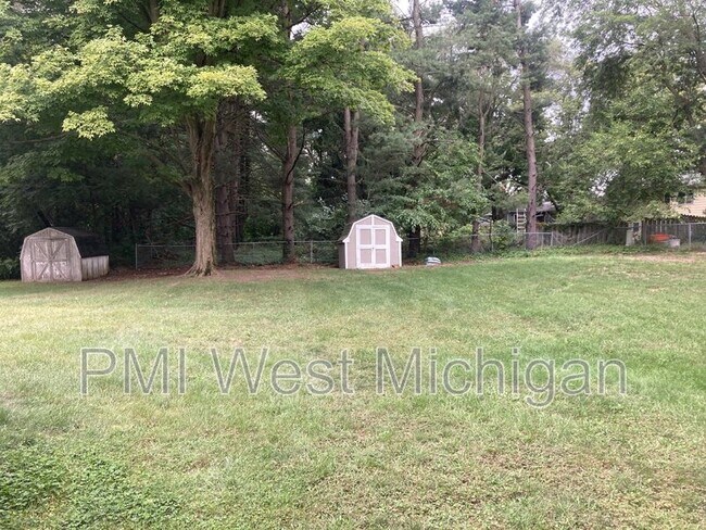 Building Photo - 7255 Periwinkle Ave SE