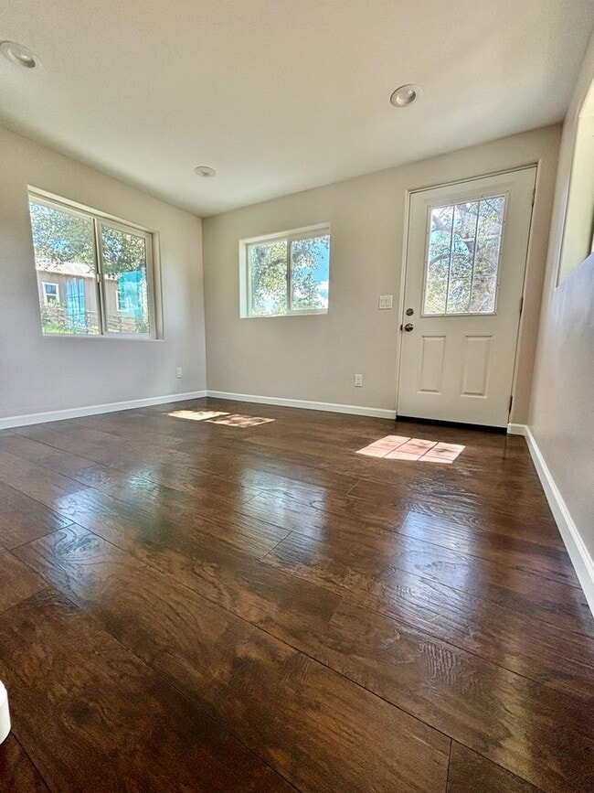 Building Photo - Beautiful 2100 sq ft Prescott home, 4 bed 2 bath with large upstairs loft on almost an acre of land!