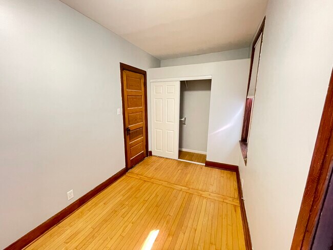 Building Photo - 3215 N Albany Ave