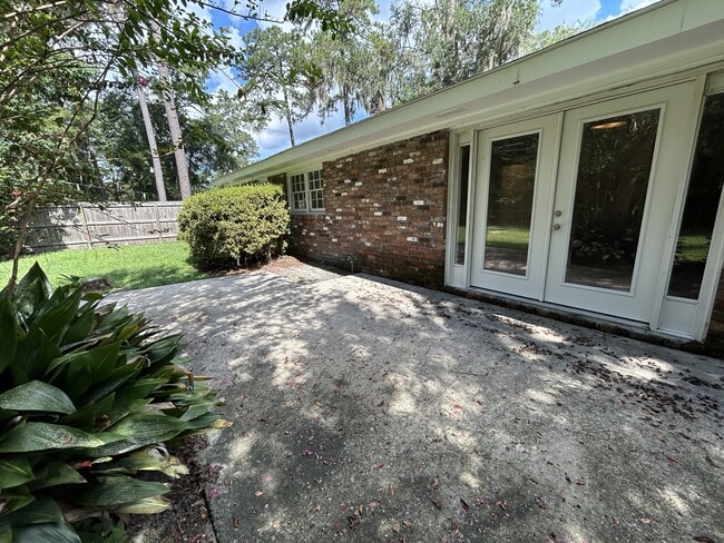Building Photo - 609 Windsor Rd