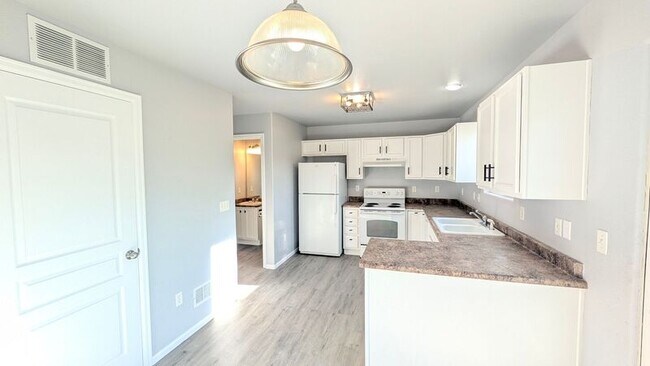 Building Photo - 213 Audubon Dr