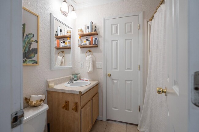 Building Photo - 114 Cedar St