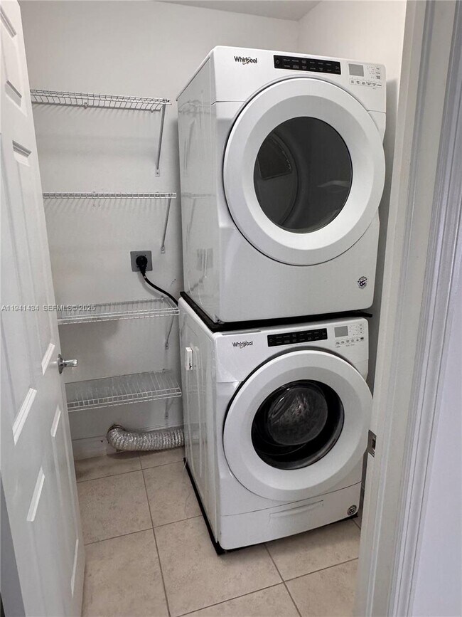 Building Photo - 3102 NE 210th Terrace