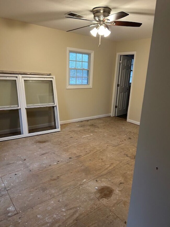 Building Photo - 75 Red Oak Dr