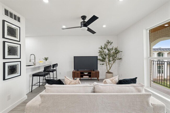 Building Photo - 5911 Sheridan Ave