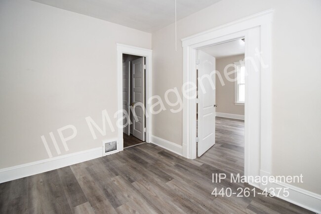 Building Photo - Stunning 2-Bedroom, 1-Bath Rental in Cleve...