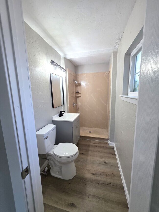 Building Photo - Spacious 3-Bedroom Home in Prime Irving Lo...